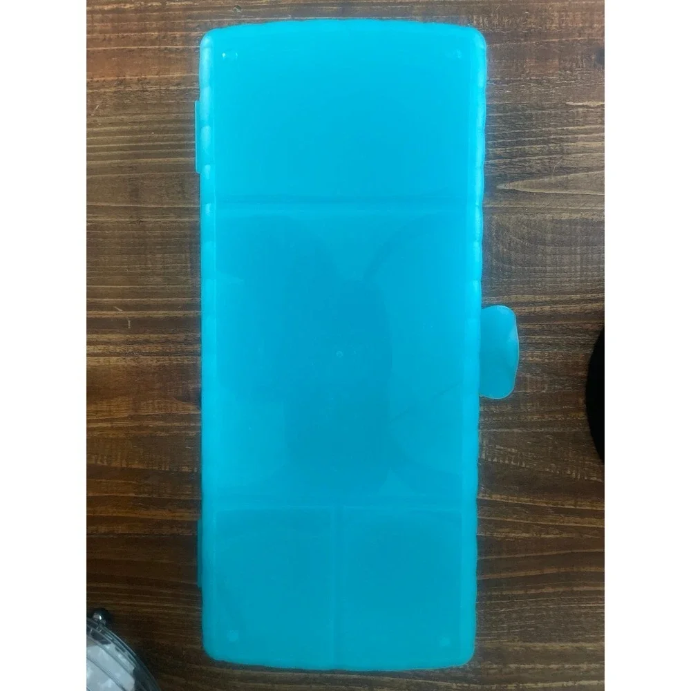 Tupperware teal lunch